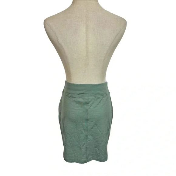 Icebreaker Cool Lite Merino Wool Yanni Skirt in Shale Green - Picture 7 of 12